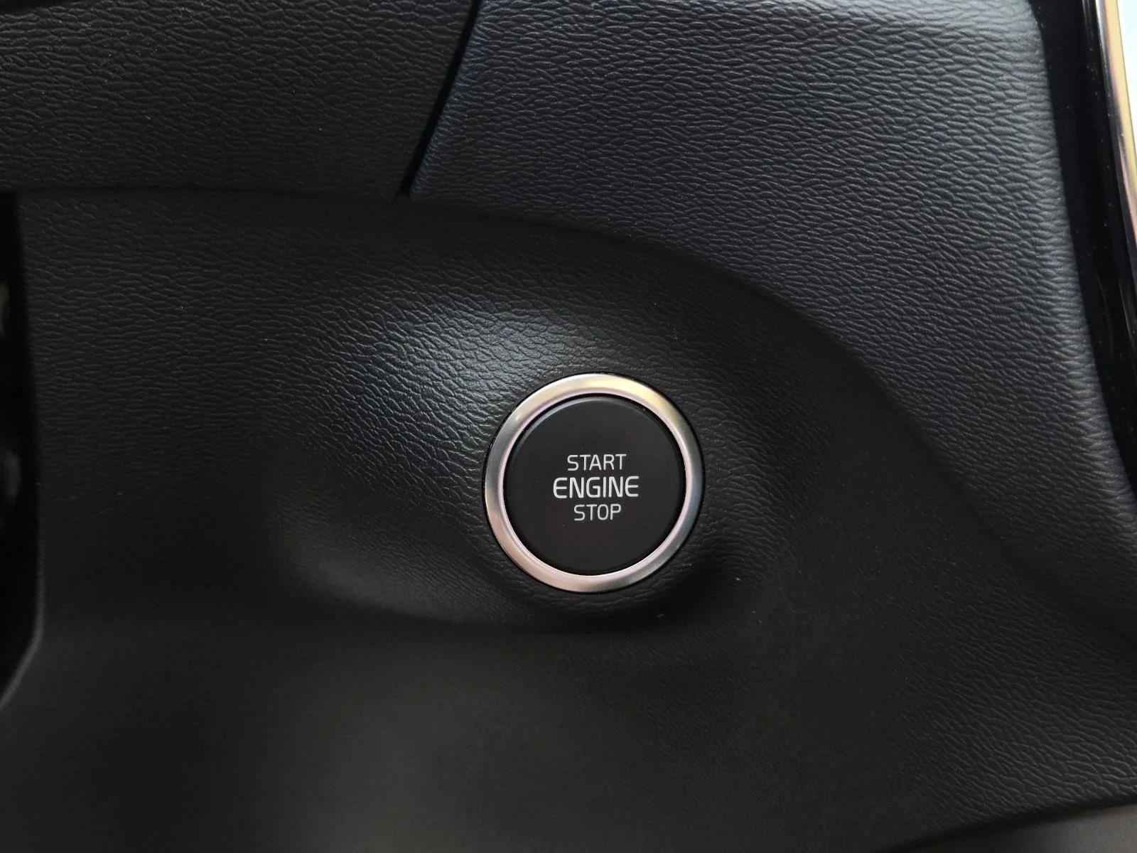 Used 2025 Black Volvo Plus Dark Theme image 19