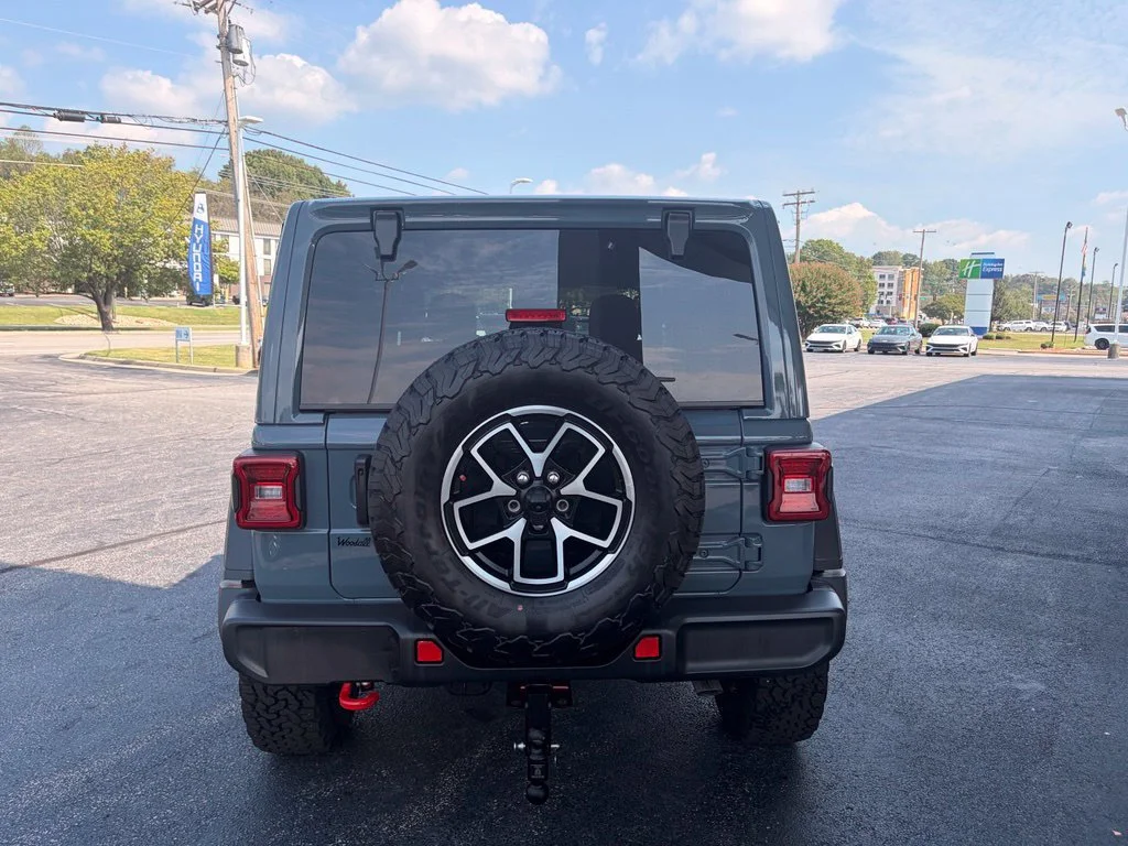 Used 2024  Jeep Rubicon image 6