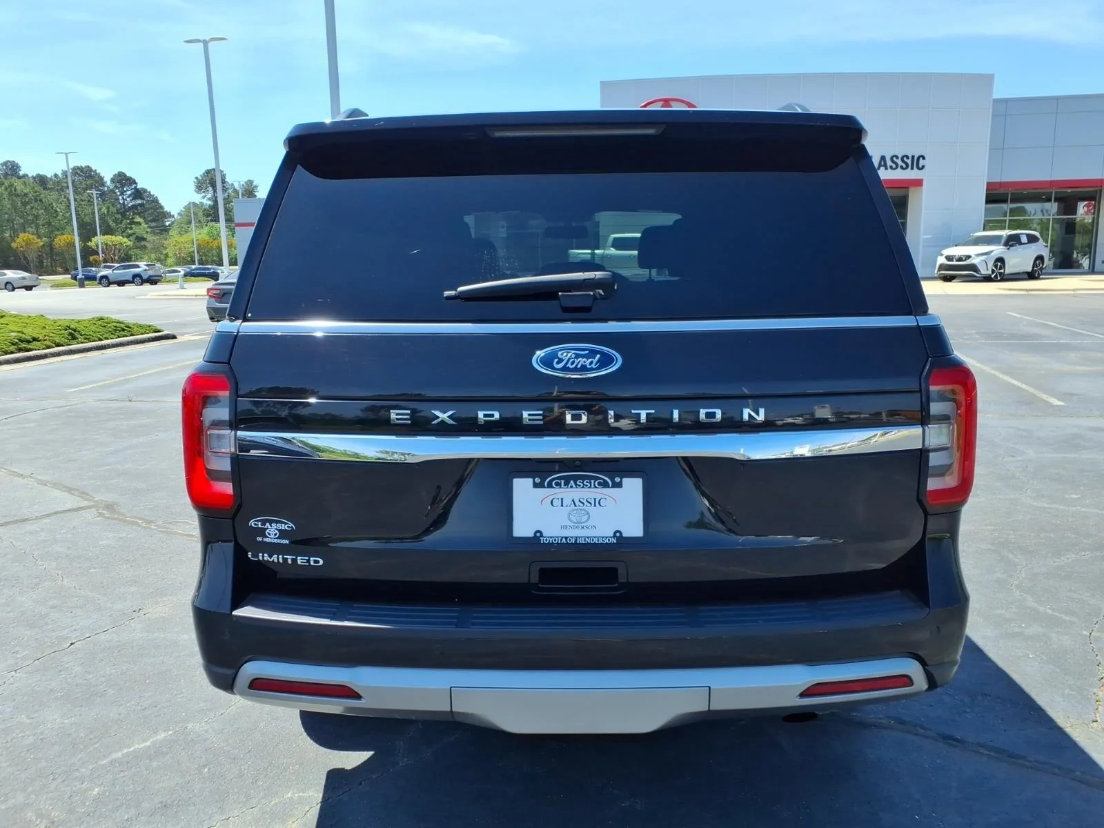 Used 2024  Ford Limited image 13