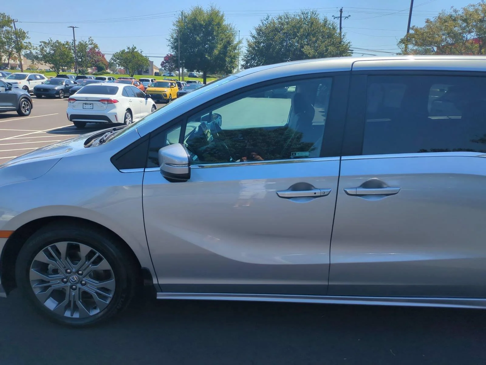 Used 2025 Solar Silver Metallic Honda Touring image 15