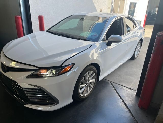 2024 Toyota Camry LE's photo
