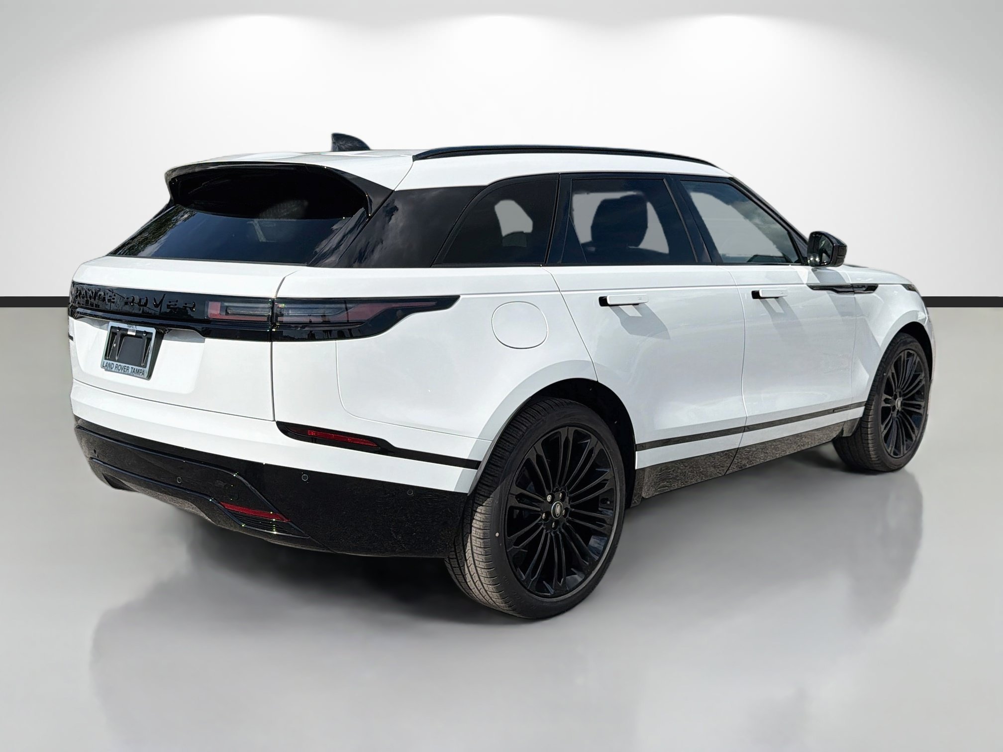 New 2026 Fuji White LAND ROVER  image 5