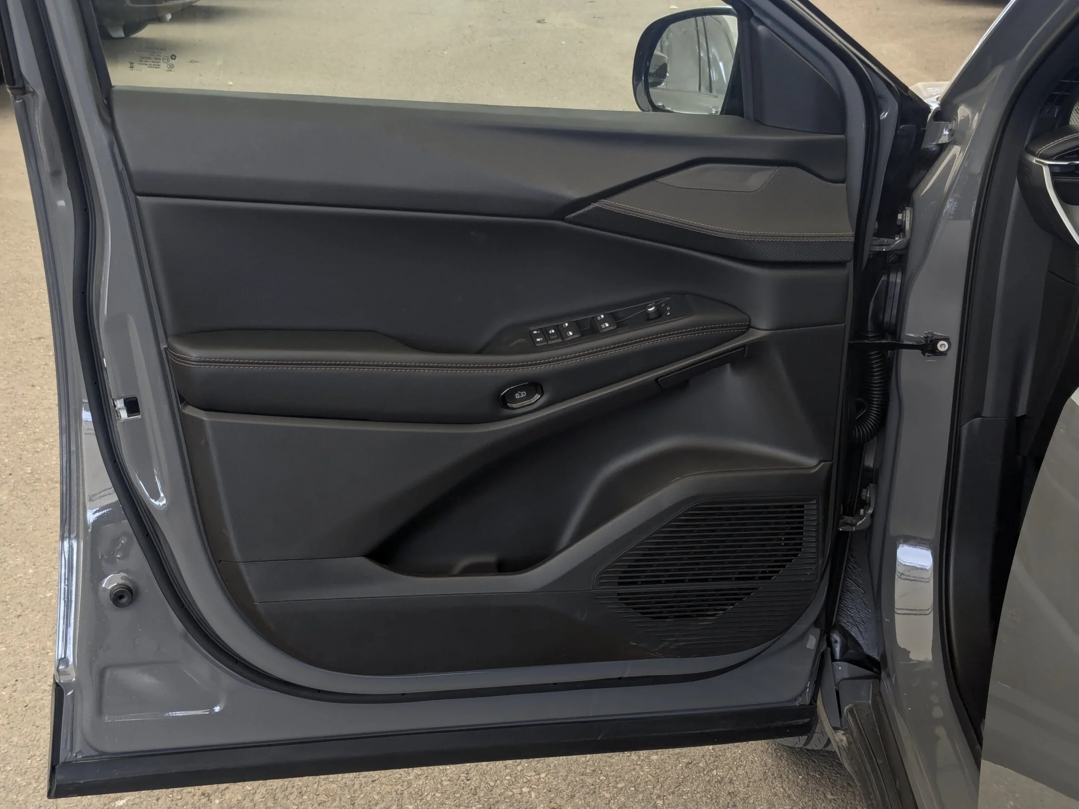 New 2026 Grey Jeep Limited - - Hybrid - Dual-Pane Pano Sunroof - Capri Leatherette - Power Liftgate & More! image 12