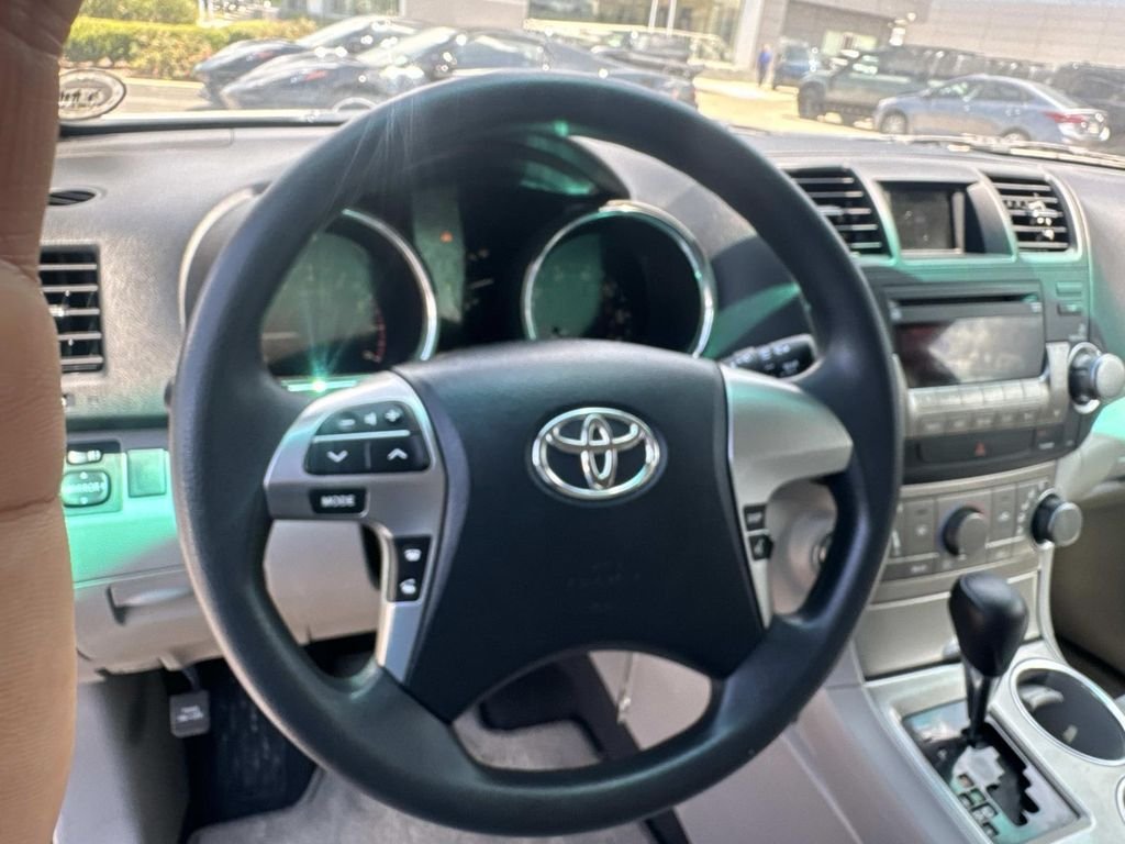 Used 2011 Silver Toyota Base image 21