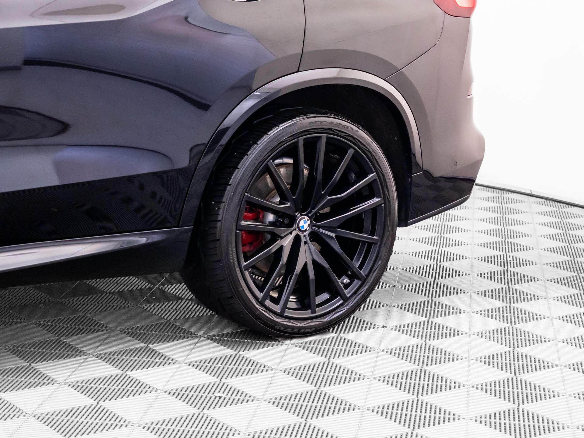 Used 2022 Black Sapphire Metallic BMW M50i image 37