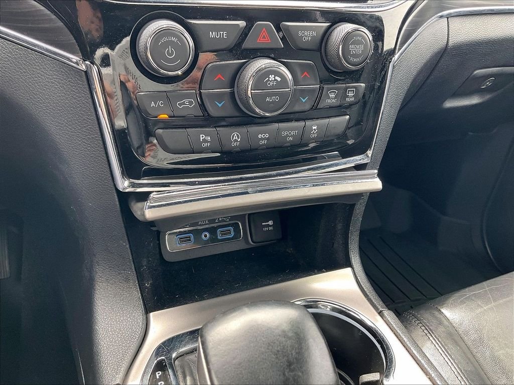 Used 2021 Sangria Metallic Clearcoat Jeep Limited image 25