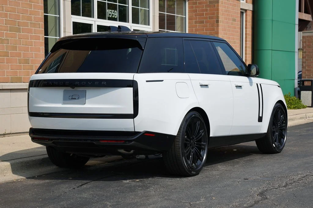 New 2026 Fuji White Land Rover SE image 6