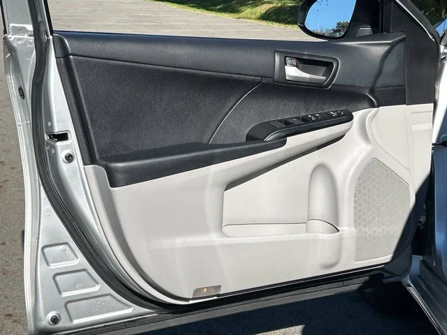 Used 2012 Silver Toyota LE image 17