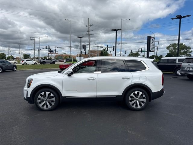Used 2020 White Kia S image 2