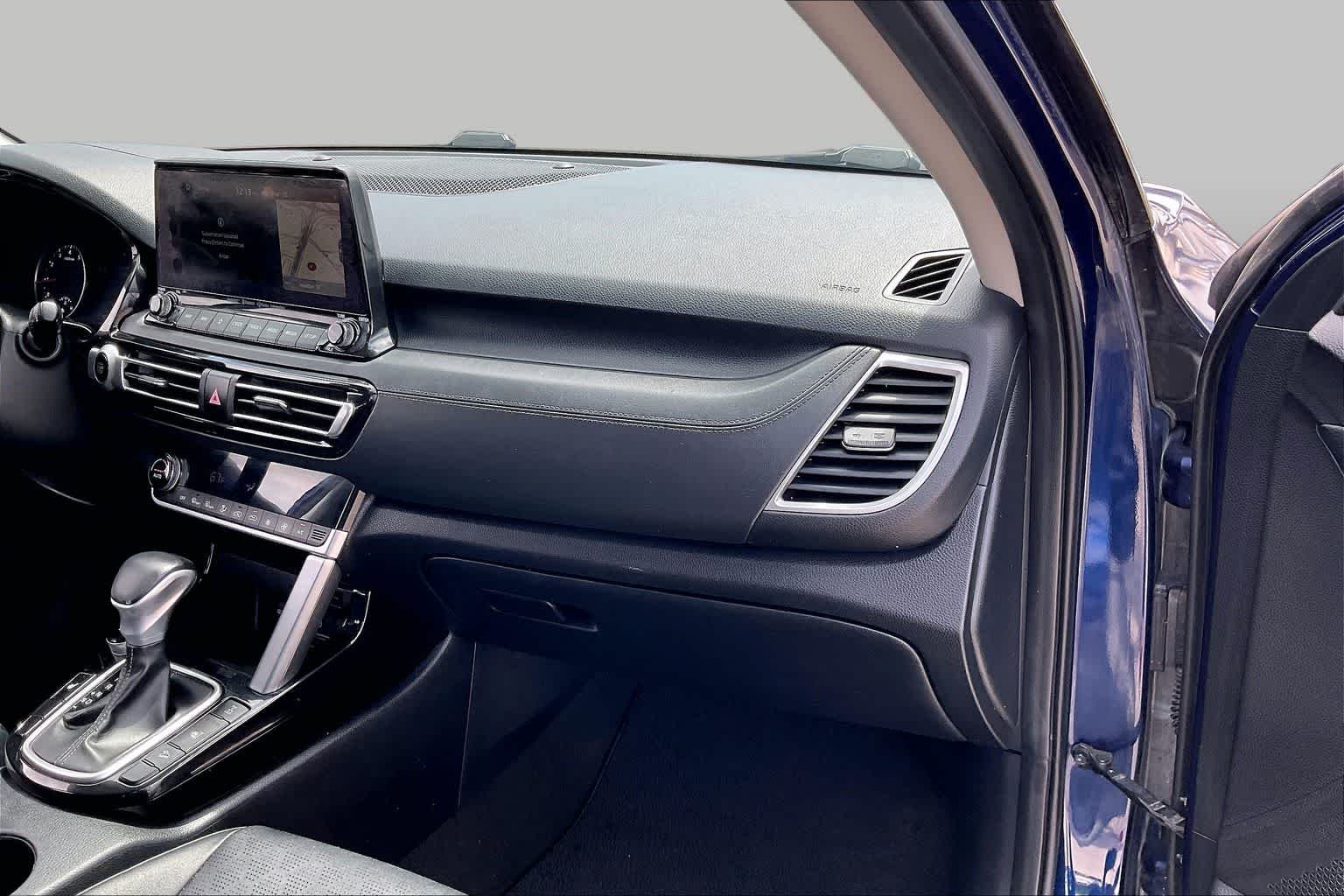 Used 2021 Dark Ocean Blue/White Roof Kia SX image 18