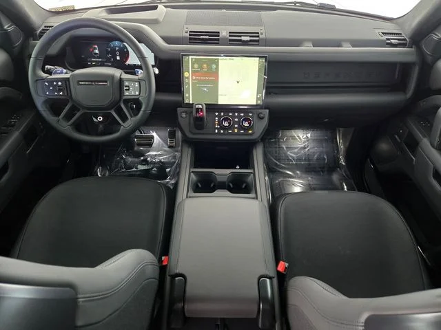 New 2026 Narvik Black Land Rover OCTA image 4
