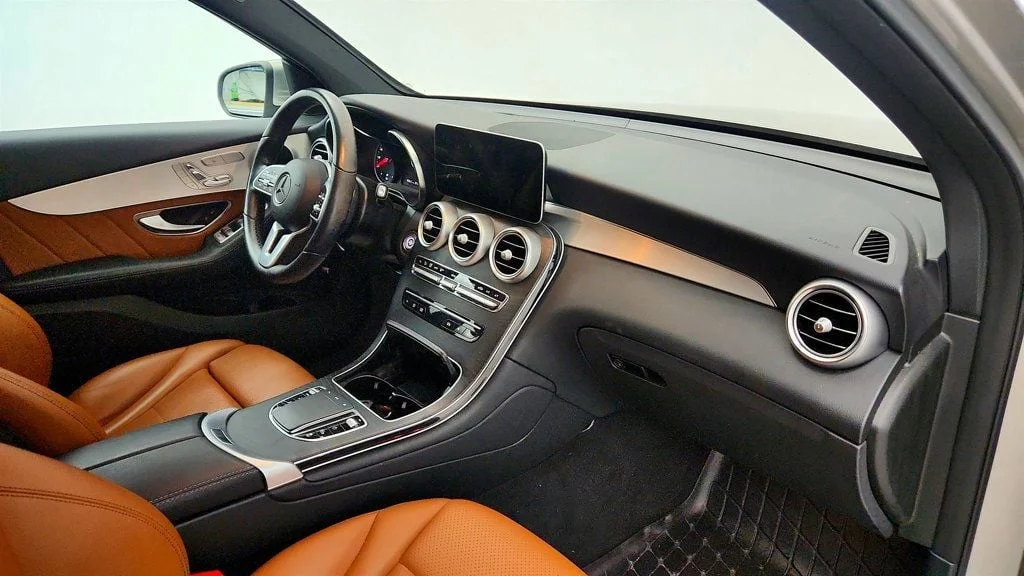 Used 2022 Mojave Silver Metallic Mercedes-Benz GLC 300 4MATIC SUV w/ AMG® Line & Premium Package Lite image 22