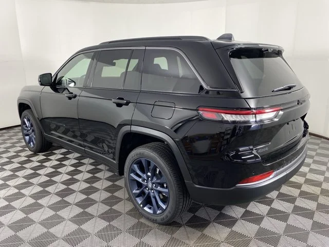 New 2026 Diamond Black Crystal Pearl-Coat Exterior Paint Jeep Limited image 11