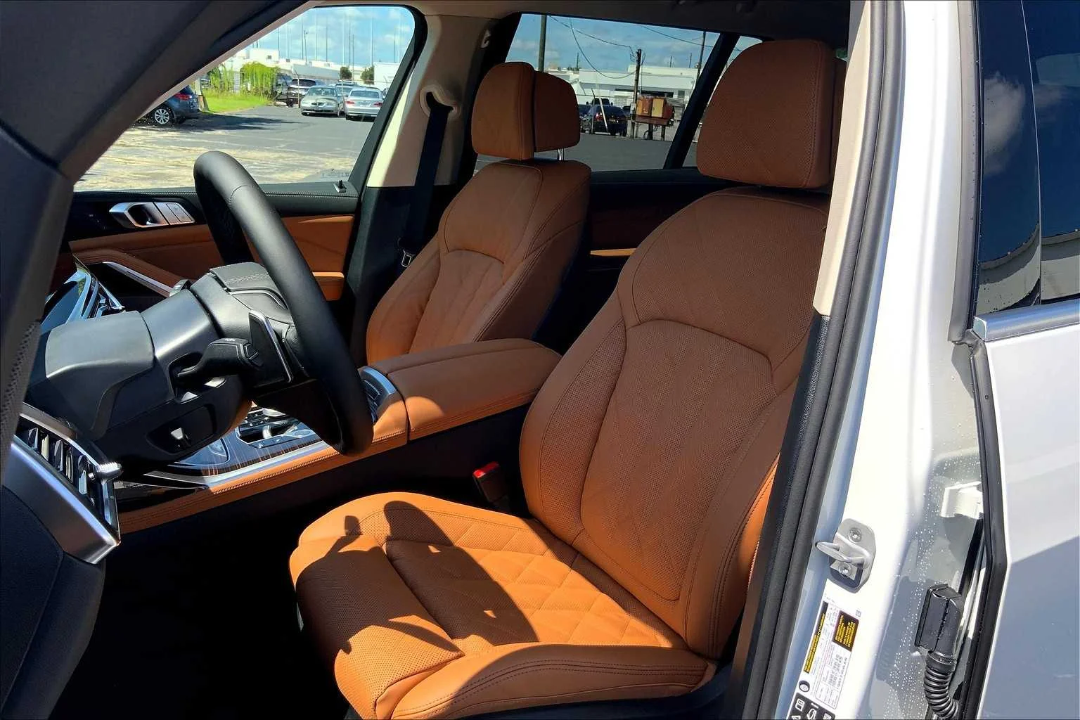 New 2026 Mineral White Metallic BMW xDrive40i image 9