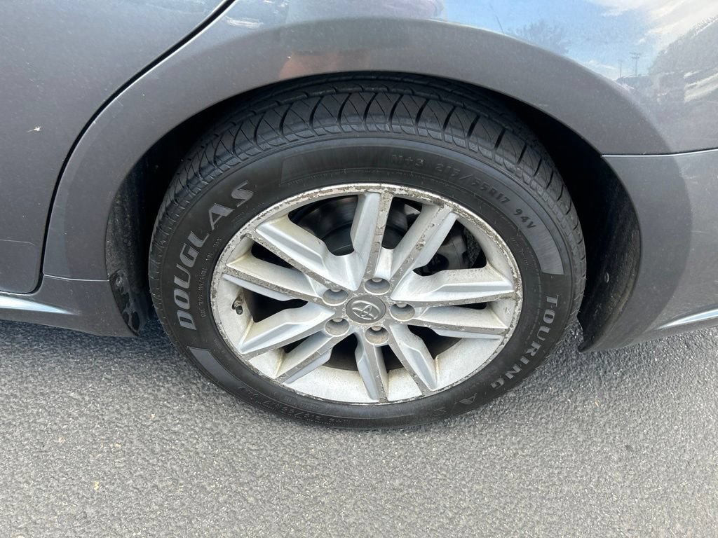 Used 2013 Magnetic Gray Metallic Toyota XLE image 13