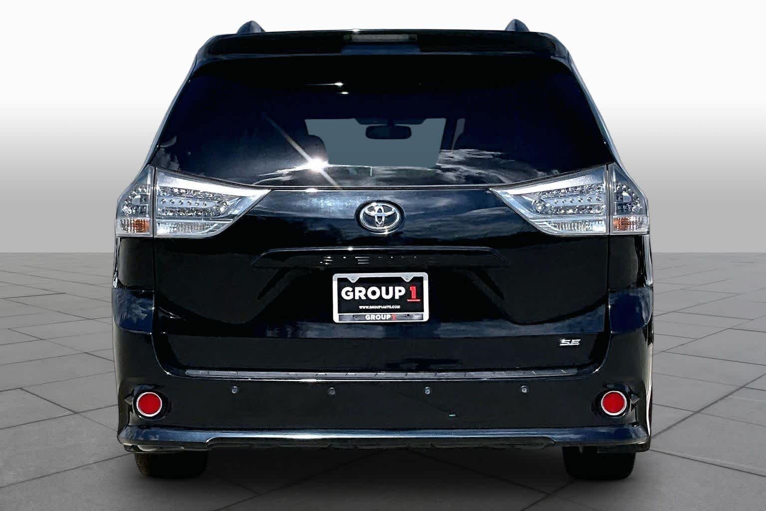 Used 2017 Midnight Black Metallic Toyota SE image 5