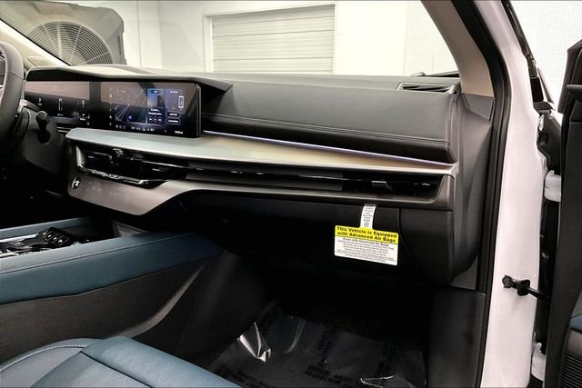 New 2026 Everest White Pearl/Black Nissan Platinum image 37
