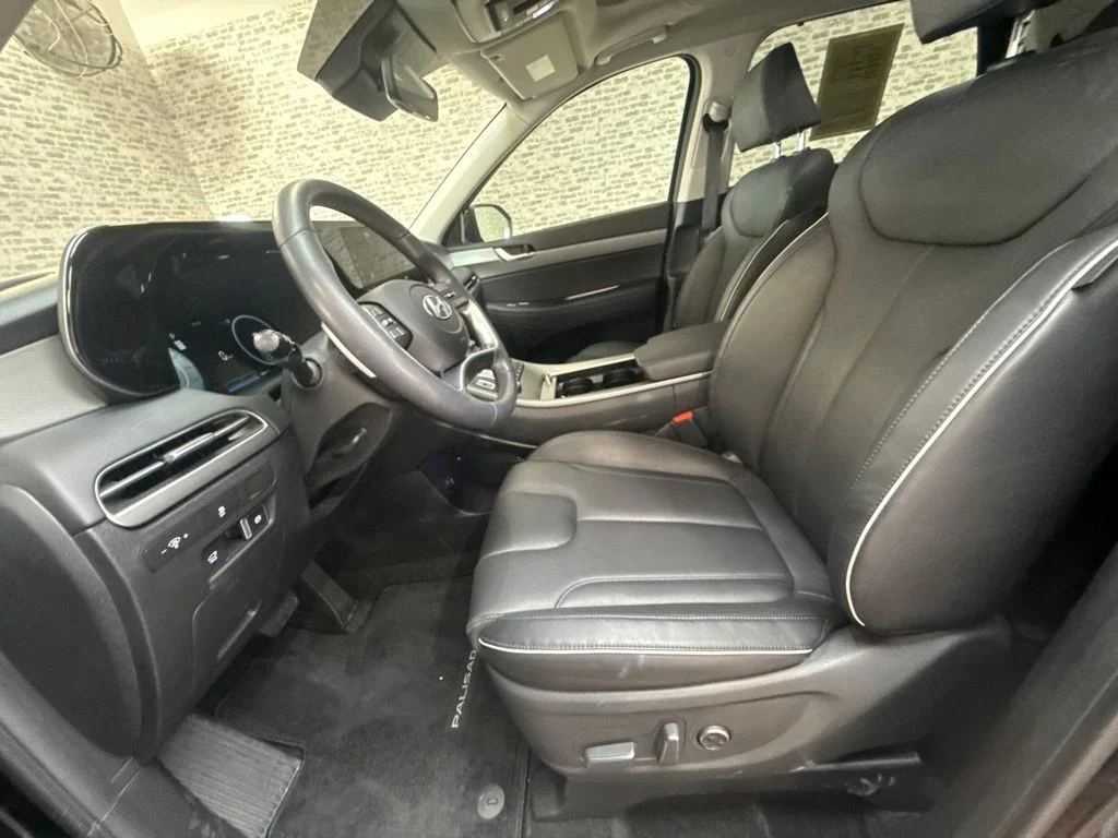 Used 2025 Abyss Black Pearl Hyundai SEL Premium image 25