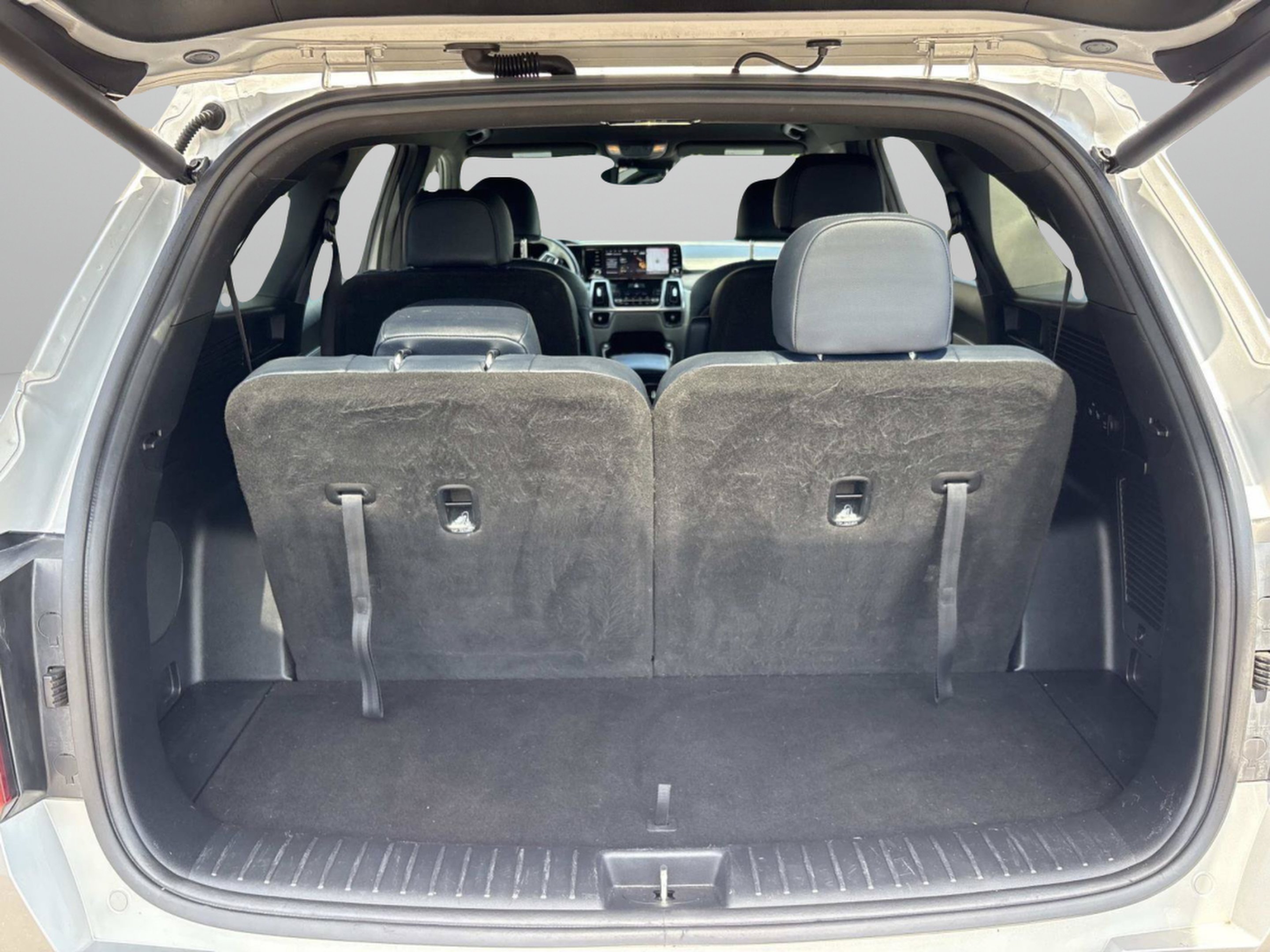 Used 2022 Silky Silver Kia SX Prestige image 9