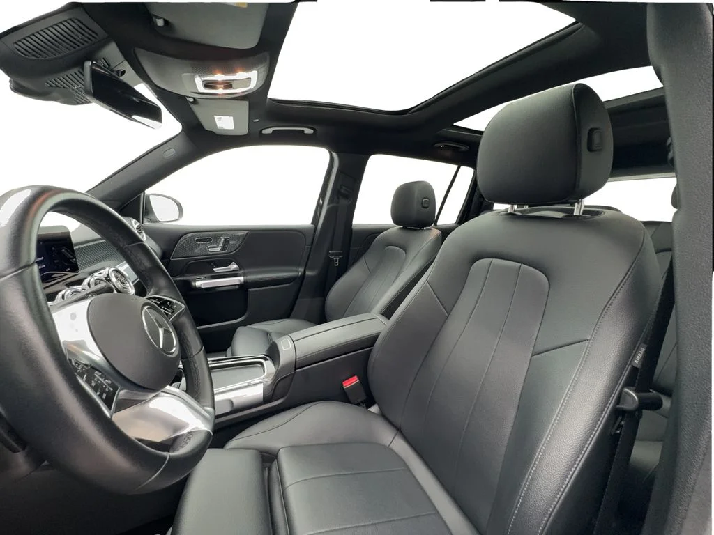 Used 2025 Black Mercedes-Benz GLB 250 image 18