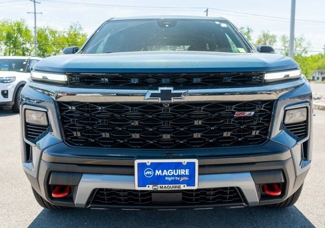Used 2024 Blue Chevrolet Z71 image 3