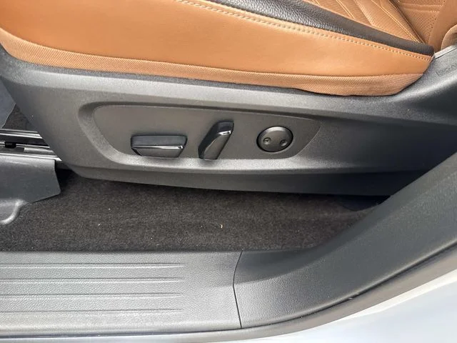 Used 2024 Gray Nissan Platinum image 22