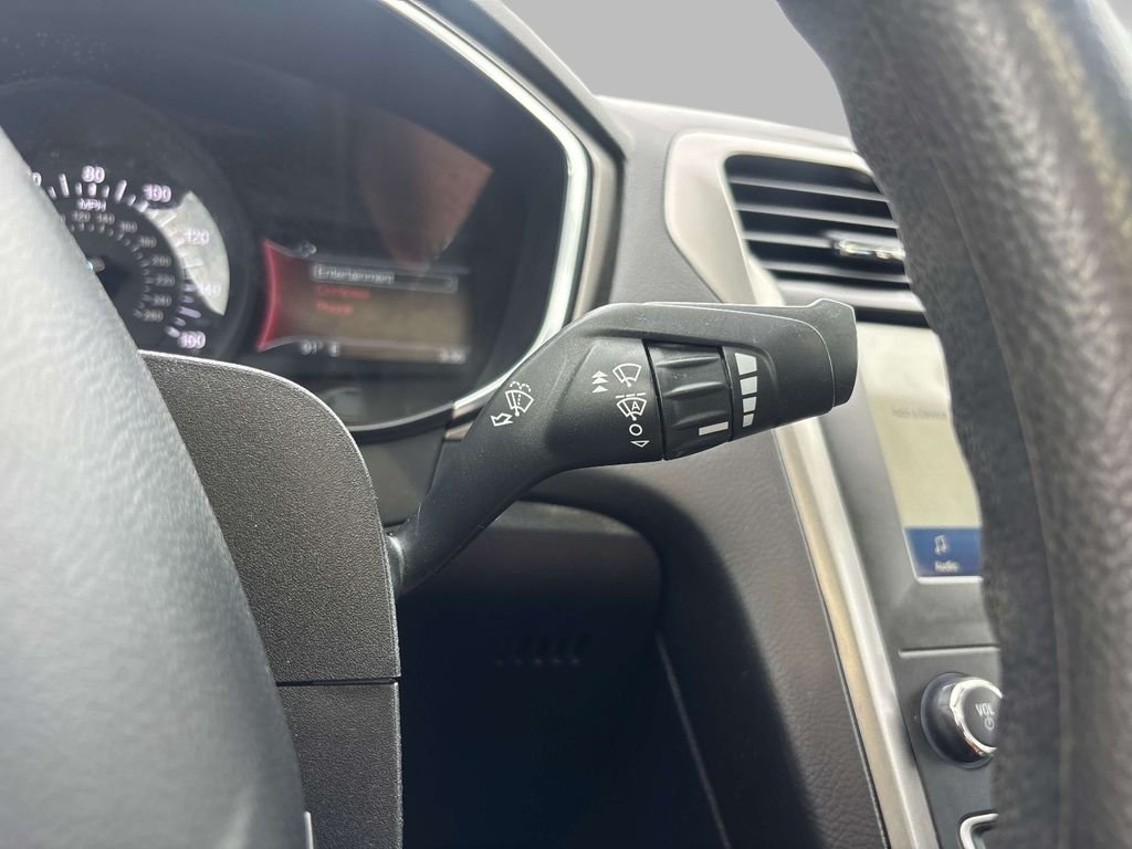 Used 2020 Silver Ford SE image 29