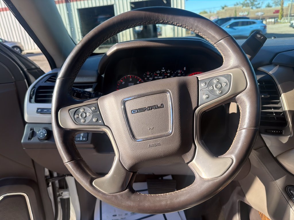 Used 2016 White GMC Denali image 18