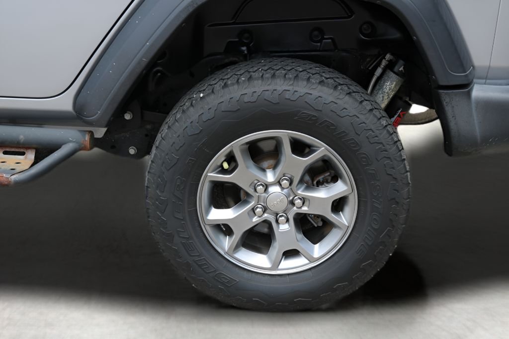 Used 2020 Silver Jeep Unlimited Sport image 9