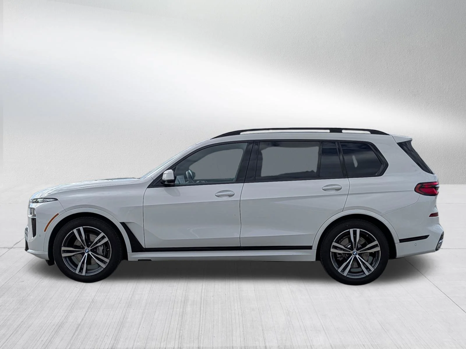 Certified Used 2026 Alpine White BMW xDrive40i image 4