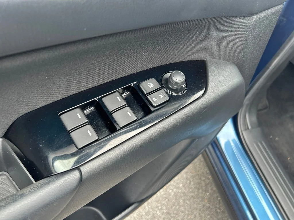 Used 2018 Blue Mazda Sport image 10