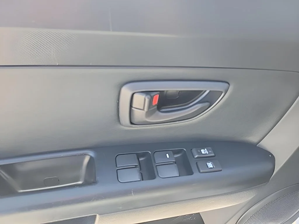 Used 2010 Silver Kia Base image 19