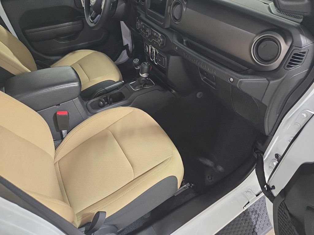 Used 2021 Bright White Clearcoat Jeep Unlimited Sport S image 27
