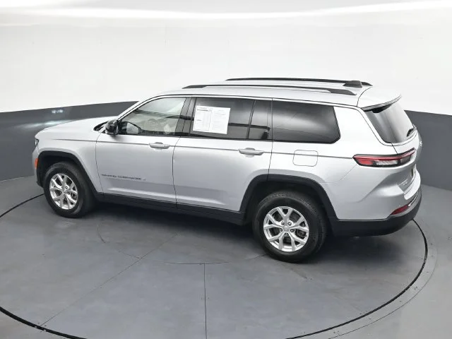 Used 2023 Silver Jeep Limited image 34