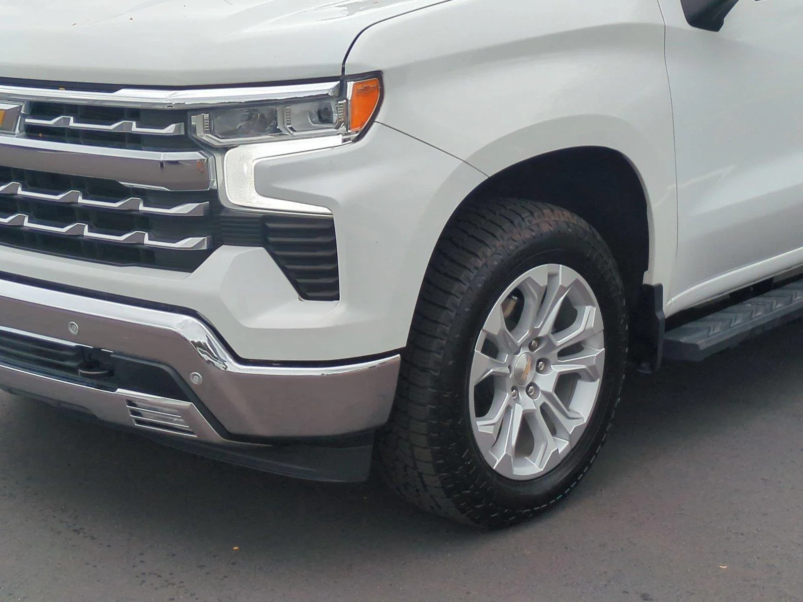 Used 2023 Summit White Chevrolet LTZ image 9