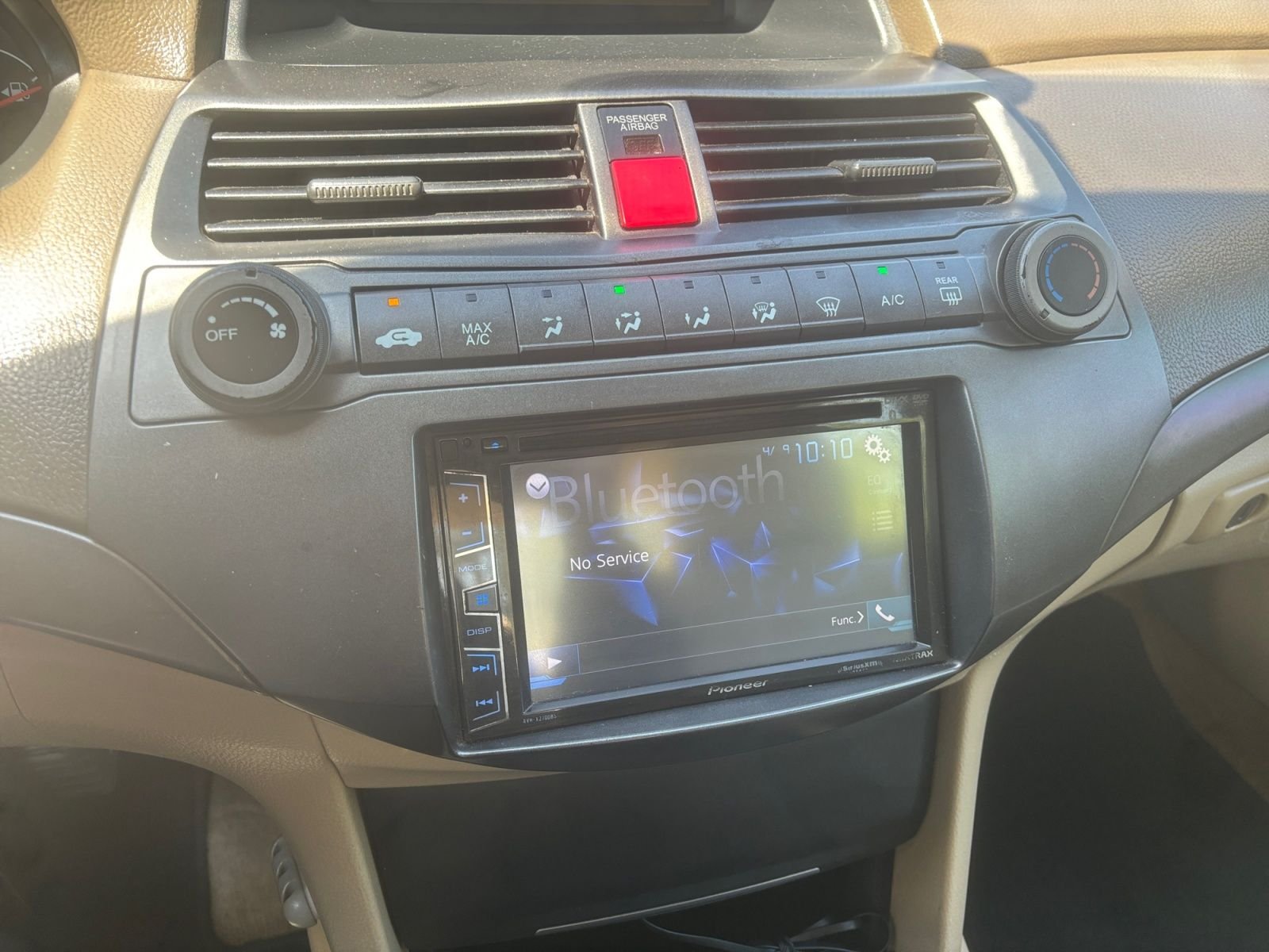 Used 2009 Gold Honda LX image 27