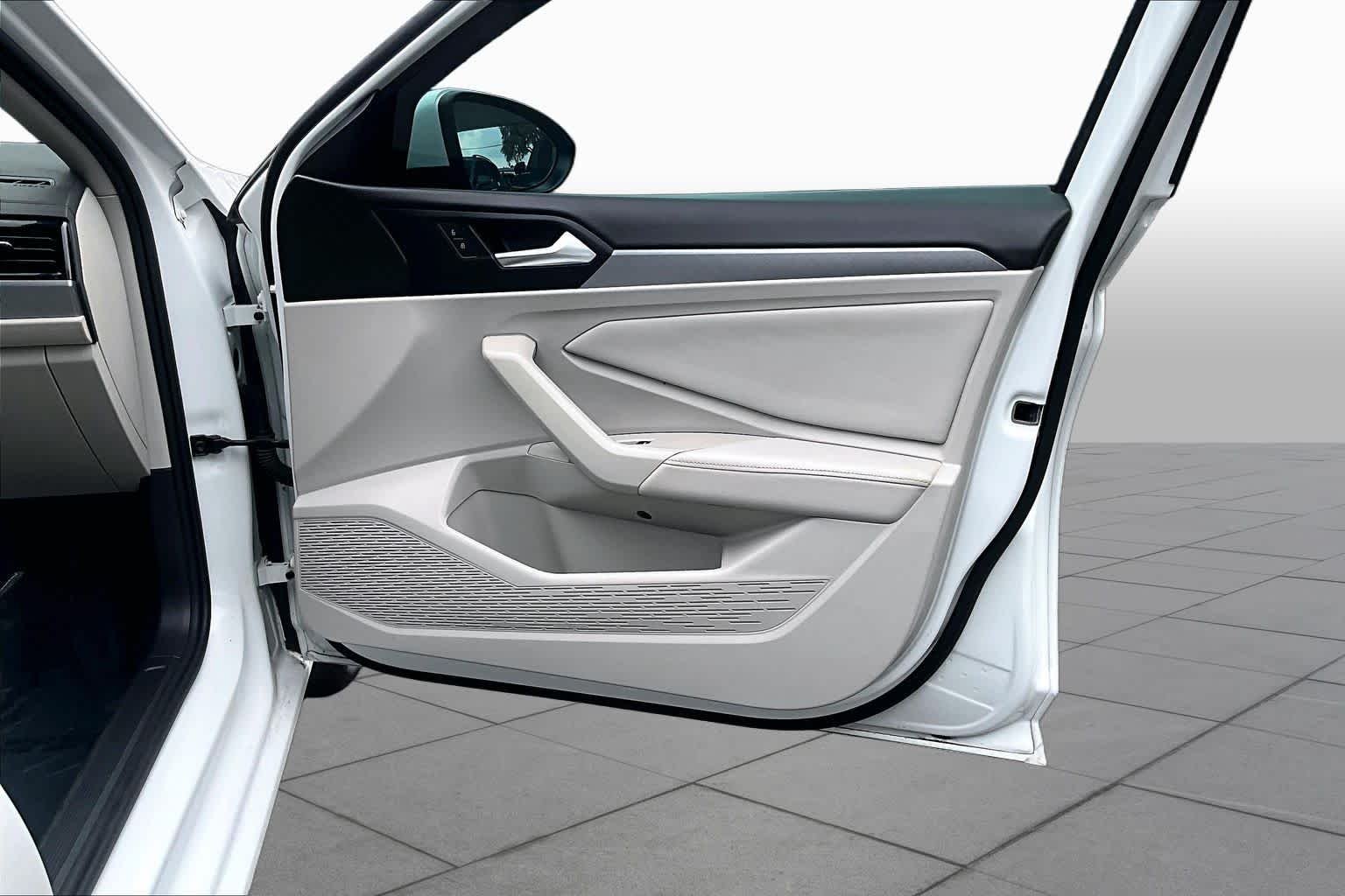 Used 2023 Opal White Pearl Volkswagen SE image 23