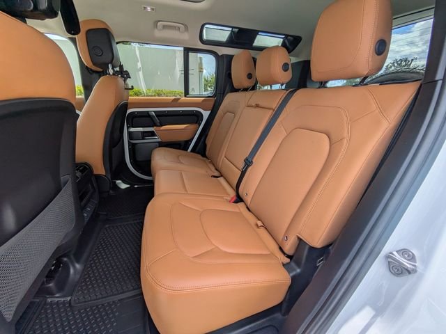 Used 2024 White Land Rover SE image 14