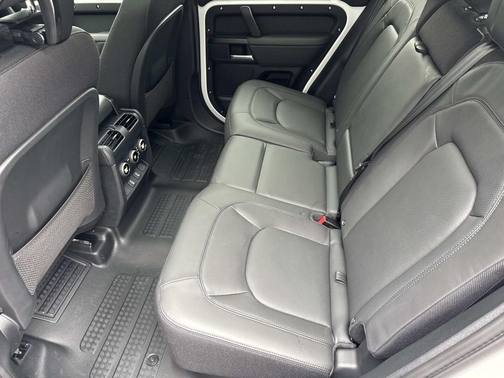 2026 Land Rover Defender V8 - Photo 14