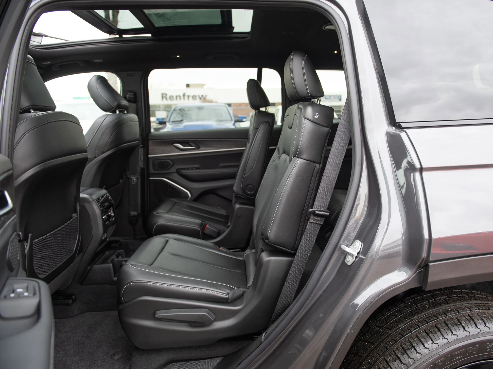 Certified Used 2025 Grey Jeep Limited * V6 | Trailer Tow Package  | Adaptive Cruise | Heated Seats image 23