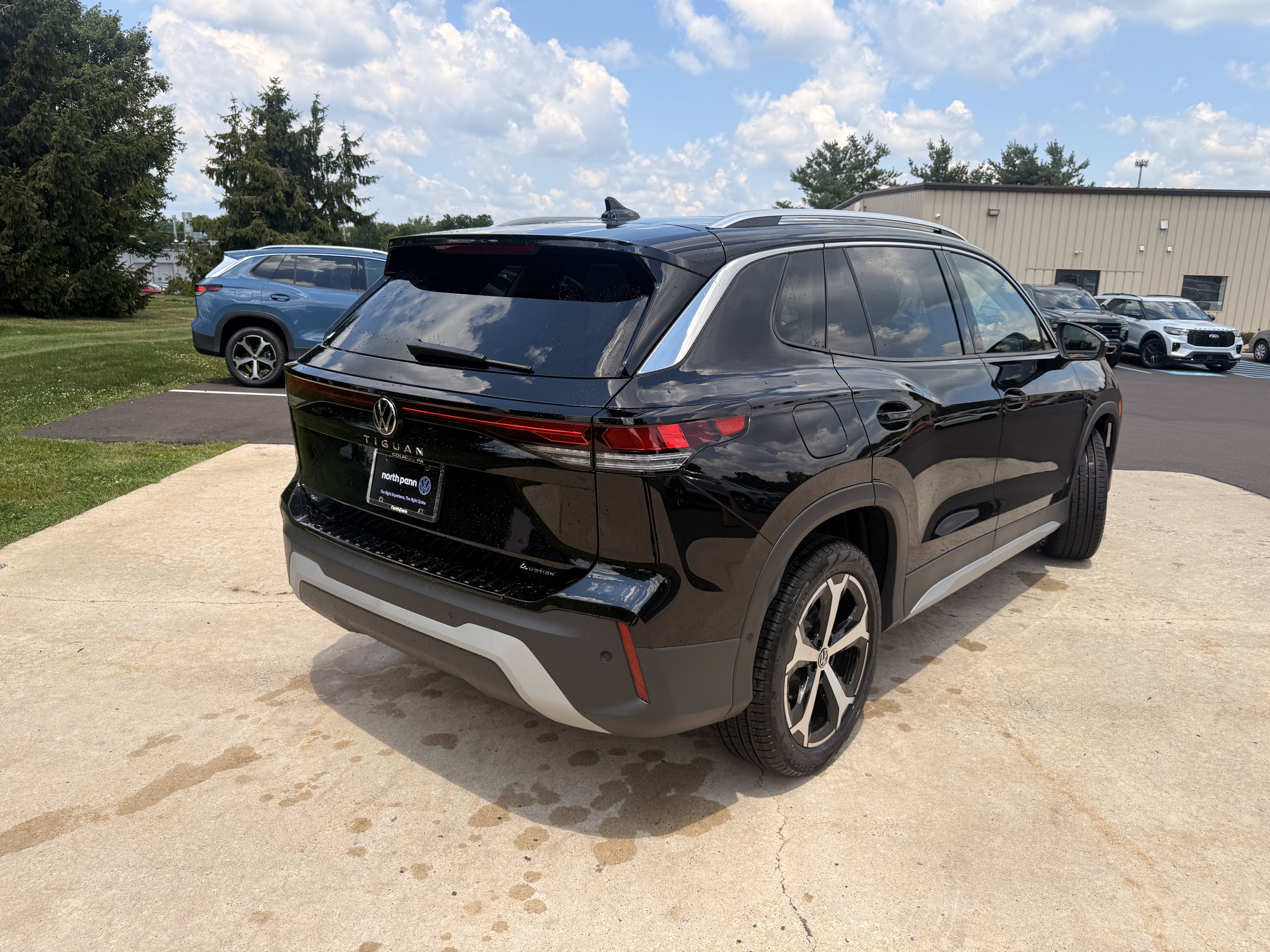 New 2026 Deep Black Pearl Volkswagen SE image 13