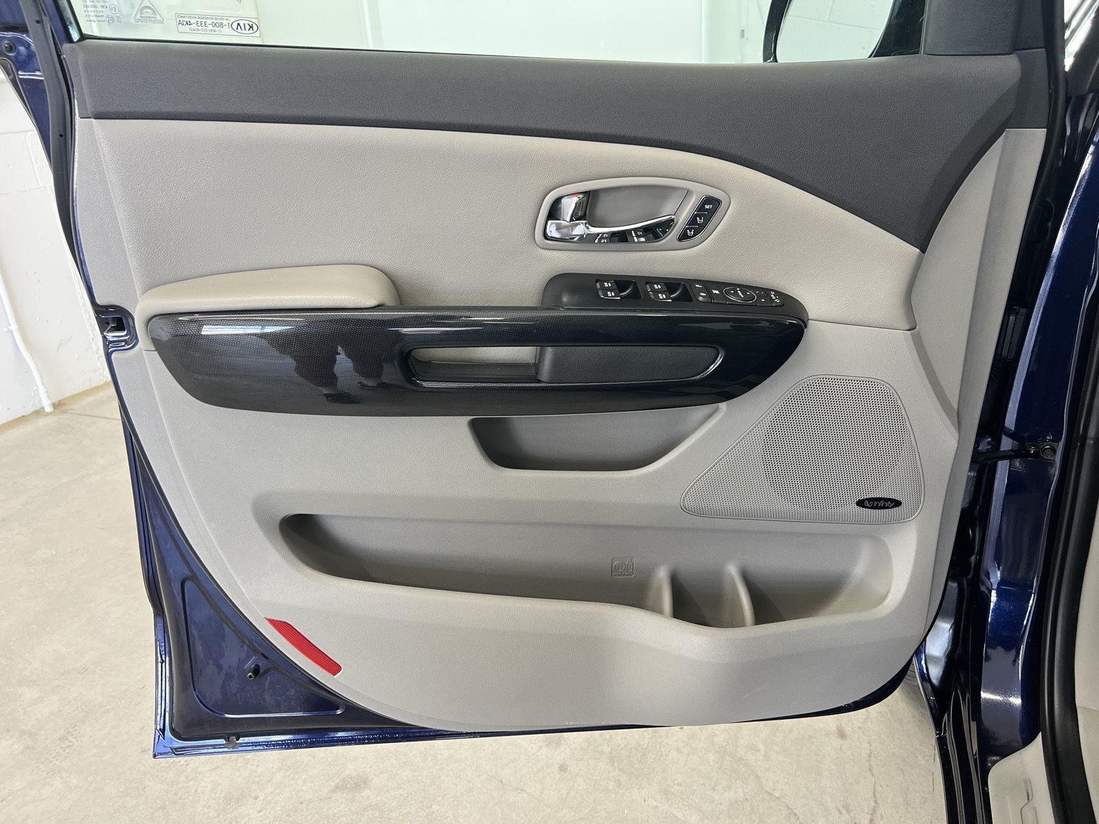 Used 2018 Celestial Blue Kia SX image 11