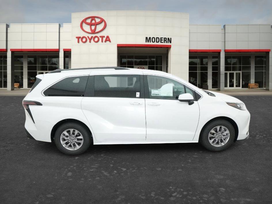 New 2026 Wind Chill Pearl Toyota XLE image 5