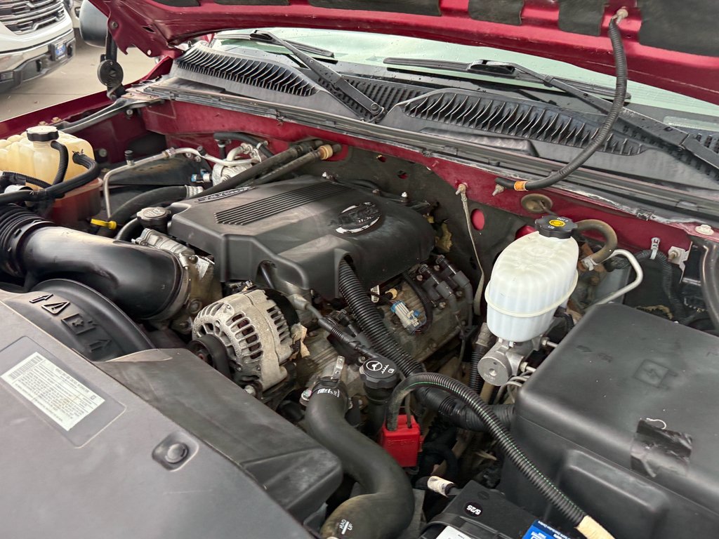 Used 2005 Maroon GMC SLT image 24