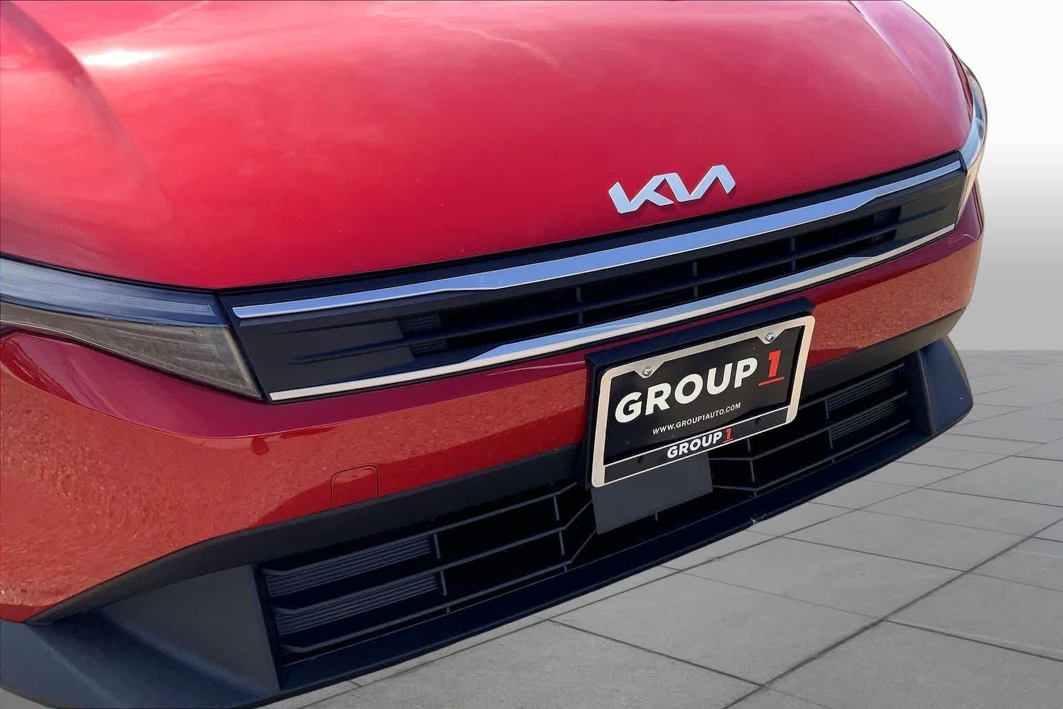 Used 2026 Currant Red Kia LXS image 36