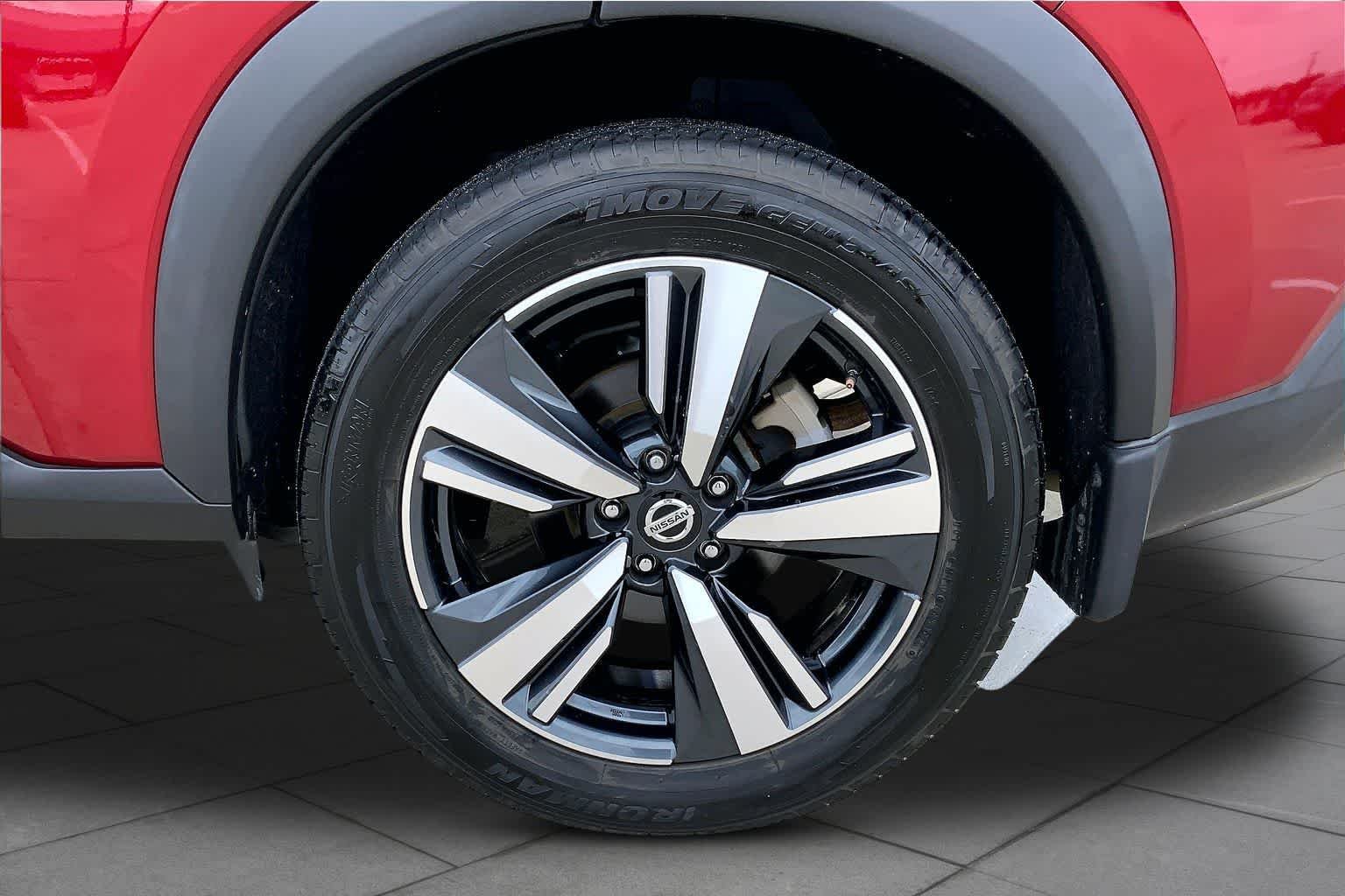 Used 2021 Scarlet Ember Tintcoat Nissan SL image 11