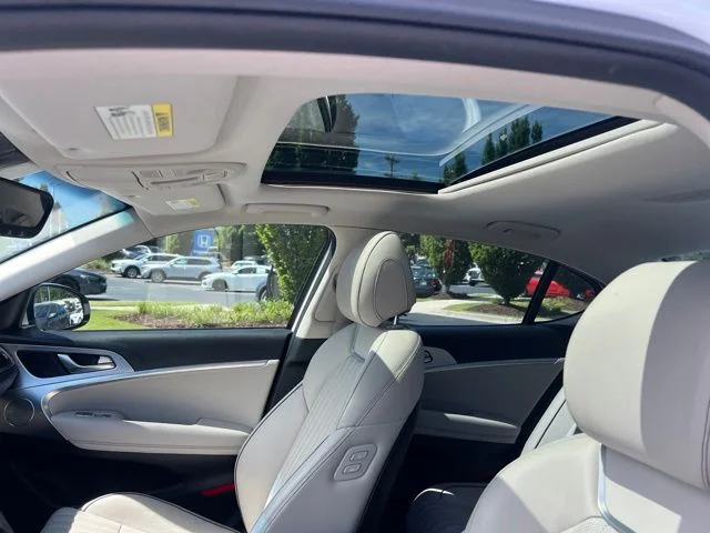 Used 2019 Casablanca White Genesis 3.3T Advanced image 14