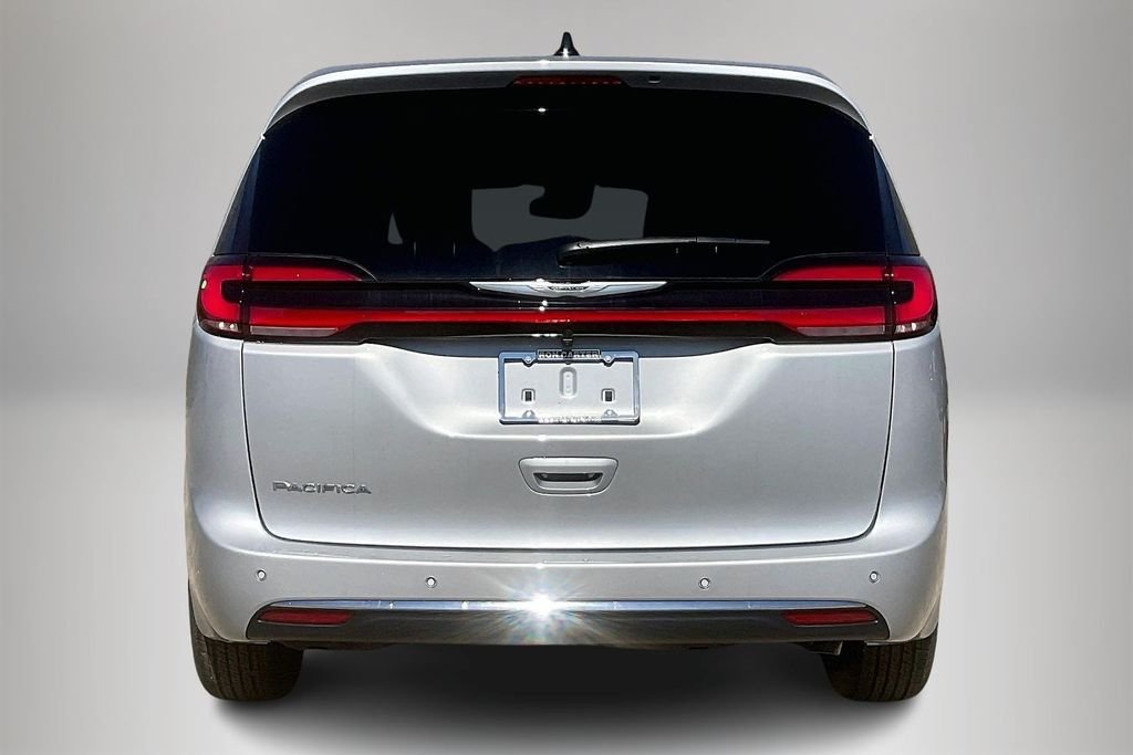 New 2026 Chrysler Pacifica Select 4D Passenger Van