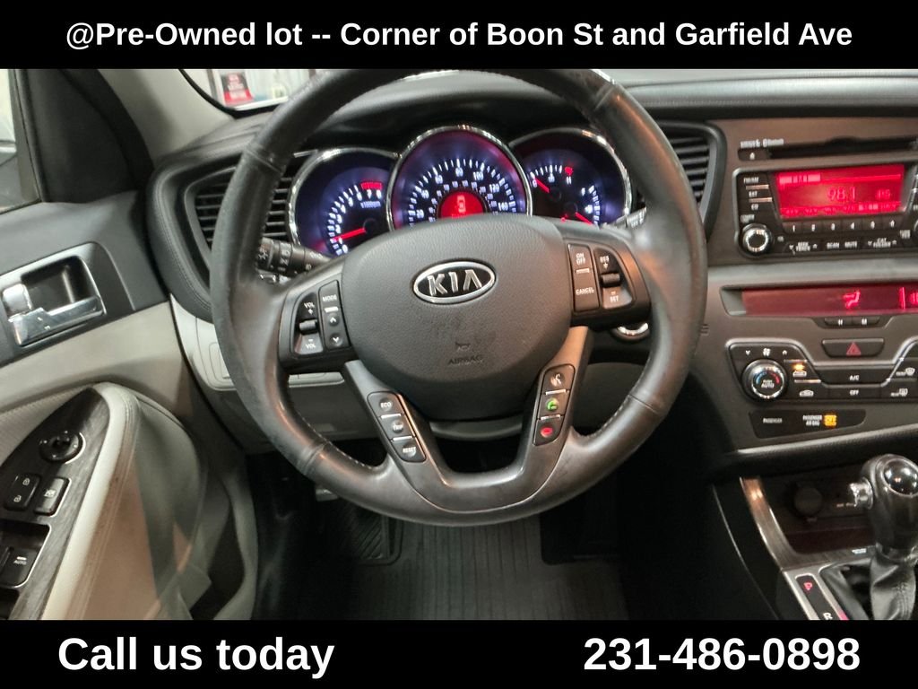 Used 2012 White Kia EX image 17