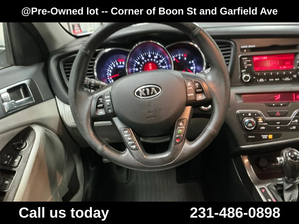 Used 2012 White Kia EX image 17